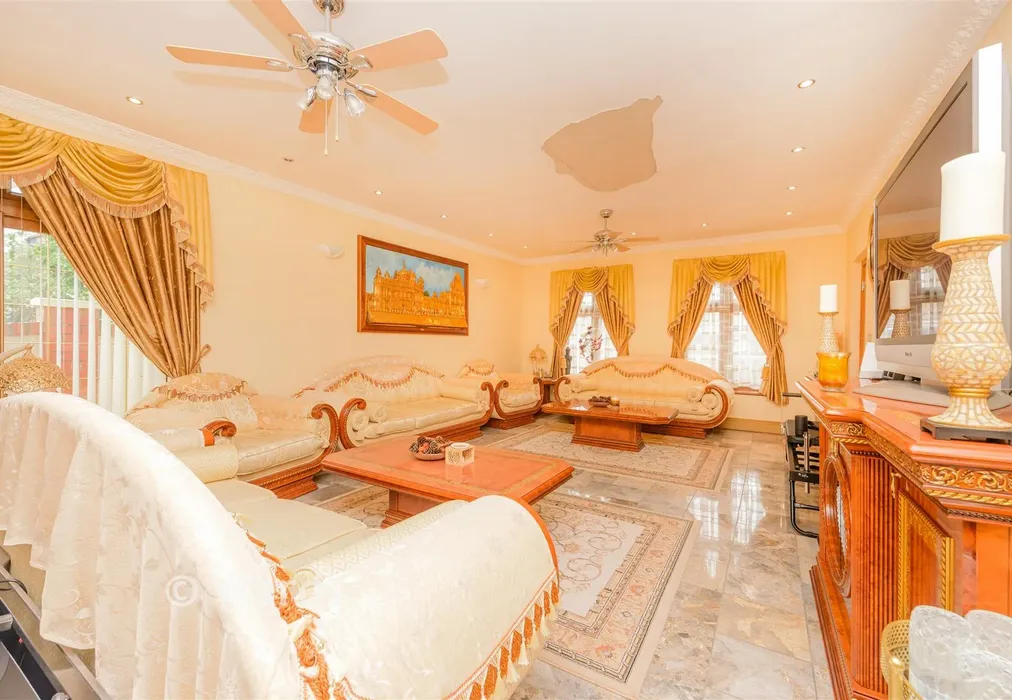Lounge - Sun Lane, Gravesend, Kent - Wards of Kent