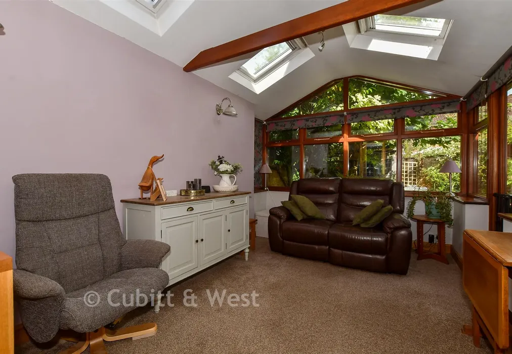 Family Room - Singleton Road, Broadbridge Heath, West Sussex - Wards of Kent