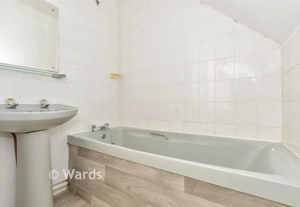 En-Suite Bathroom - St. Andrew's Road, Littlestone, Kent - Wards of Kent