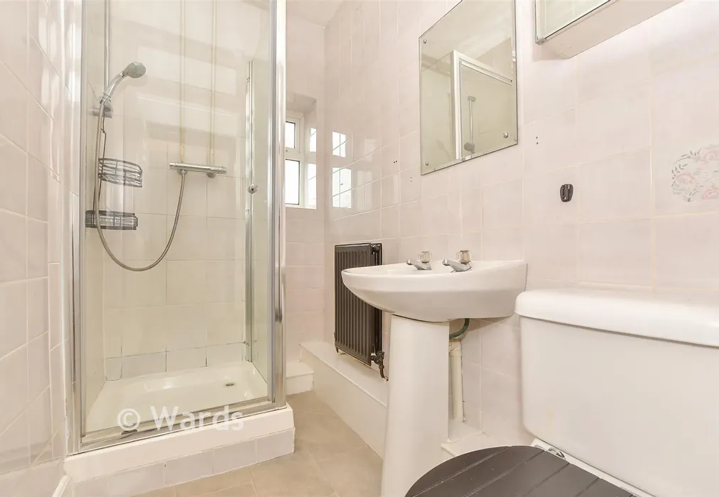 Shower Room - St. Andrew's Road, Littlestone, Kent - Wards of Kent
