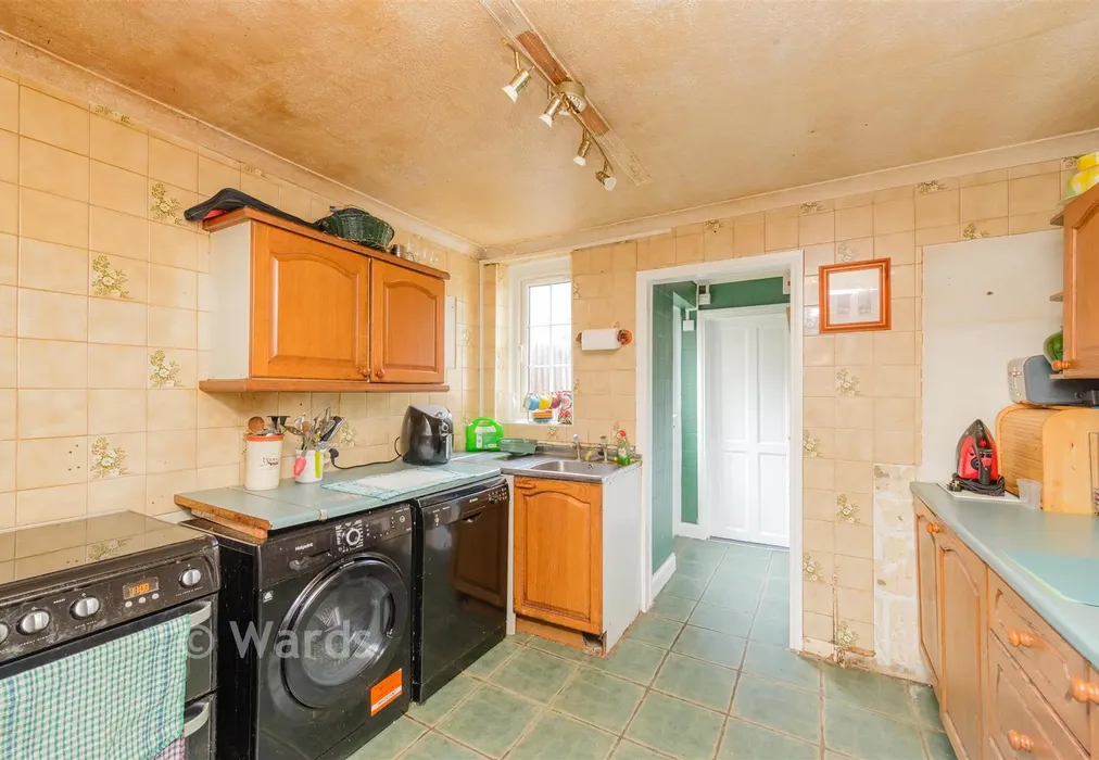 Kitchen - St. Martin's Road, Dartford, Kent - Wards of Kent