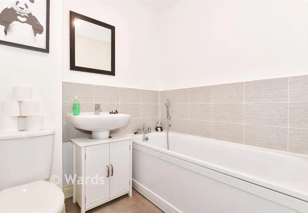 Bathroom - Lamkin Way, Maidstone, Kent - Wards of Kent