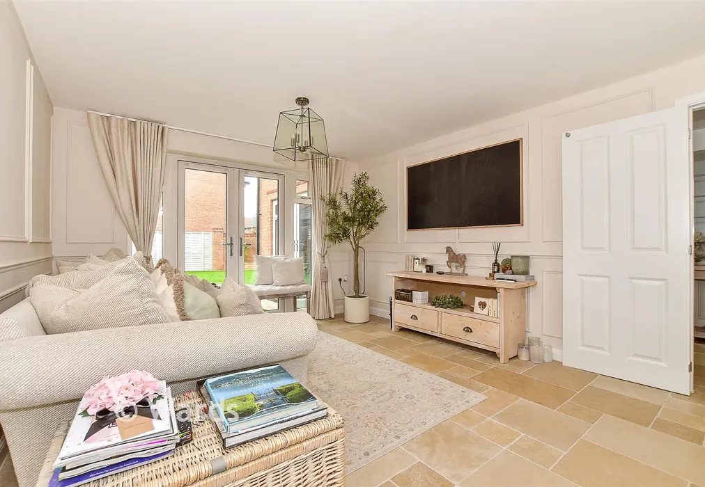 Lounge - Pearson Drive, Staplehurst, Kent - Wards of Kent