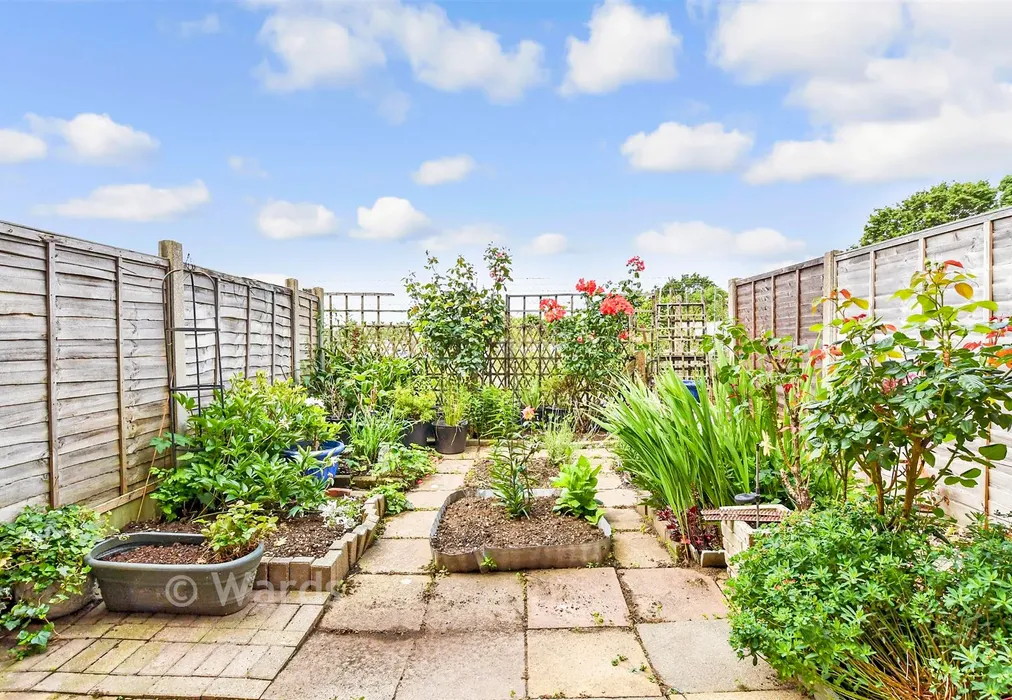 Rear Garden - Kingfisher Road, Birds Estate, Larkfield, Kent - Wards of Kent