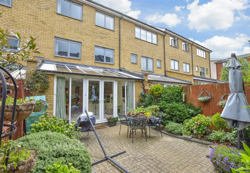Rear Garden - Darwin Rise, Gravesend, Kent - Wards of Kent