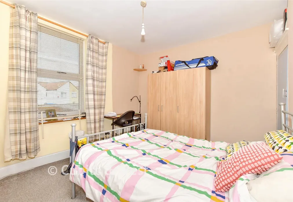 Bedroom 1 - Station Road, Portsmouth, Hampshire - Wards of Kent