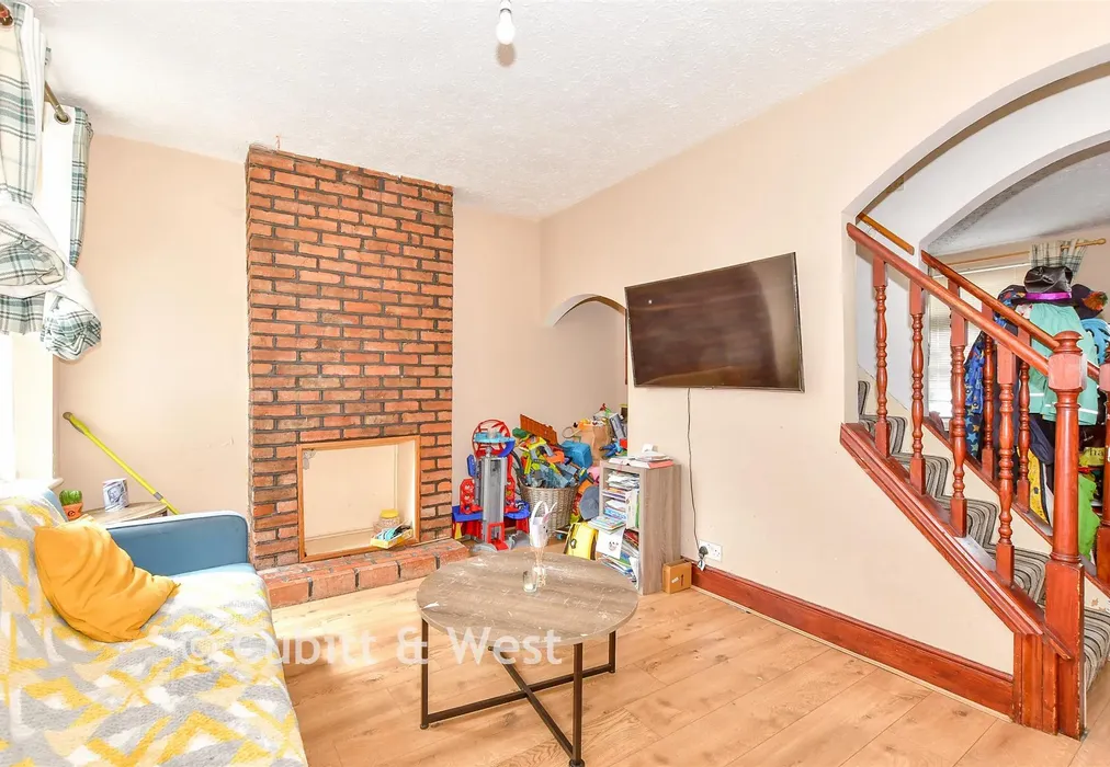 Lounge - Station Road, Portsmouth, Hampshire - Wards of Kent