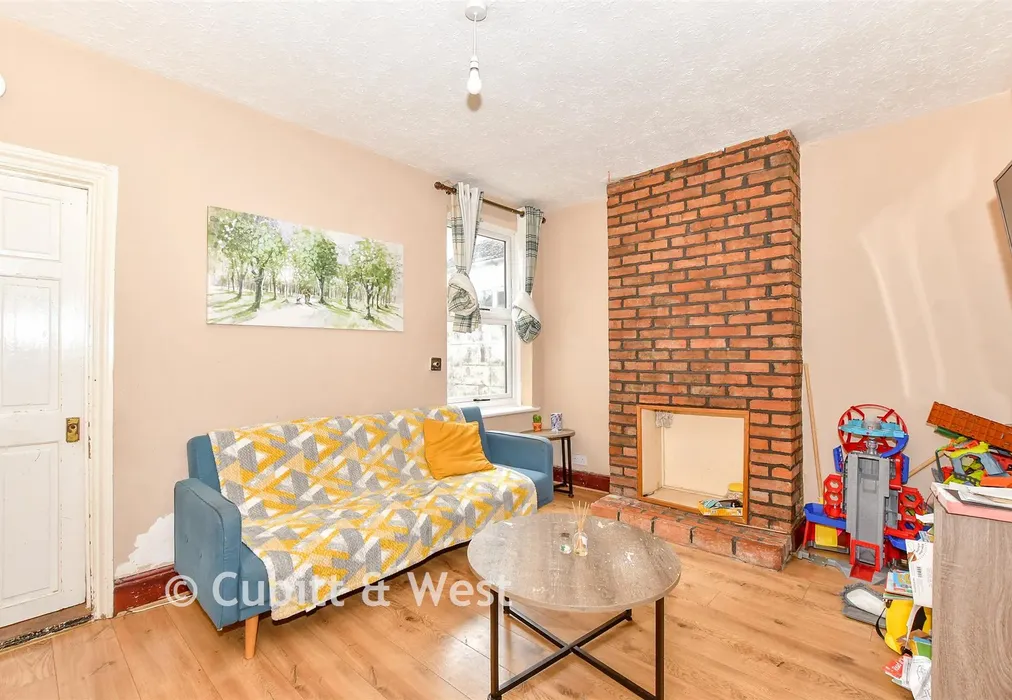 Lounge - Station Road, Portsmouth, Hampshire - Wards of Kent