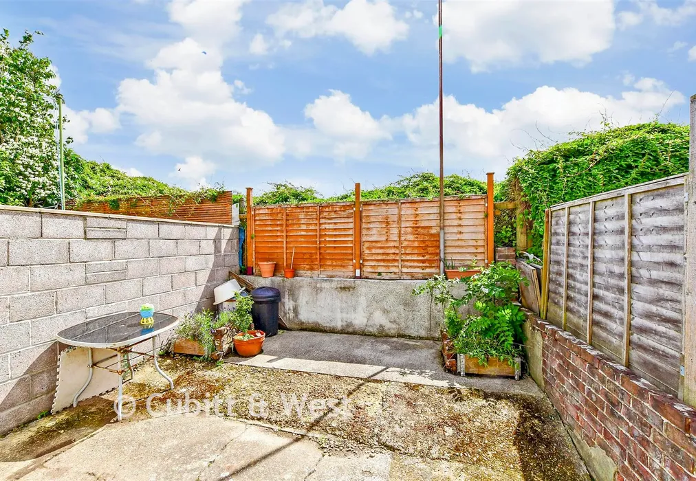 Rear Garden - Station Road, Portsmouth, Hampshire - Wards of Kent
