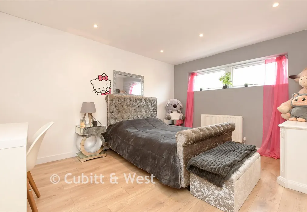 Bedroom 2 - Woodroyd Gardens, Horley, Surrey - Wards of Kent