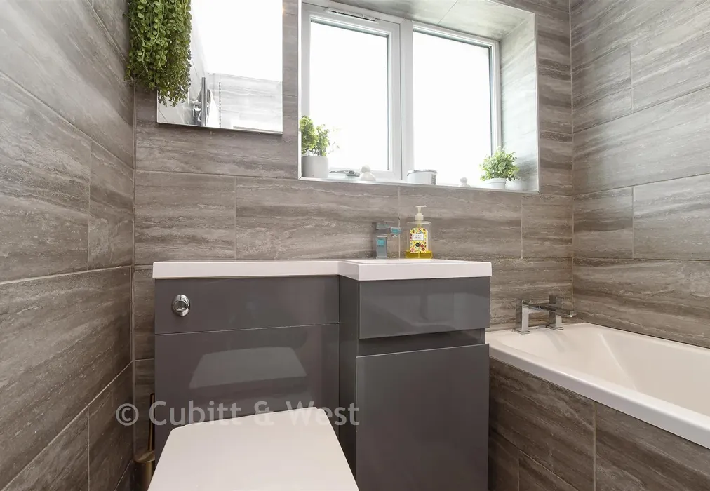 Bathroom - Woodroyd Gardens, Horley, Surrey - Wards of Kent