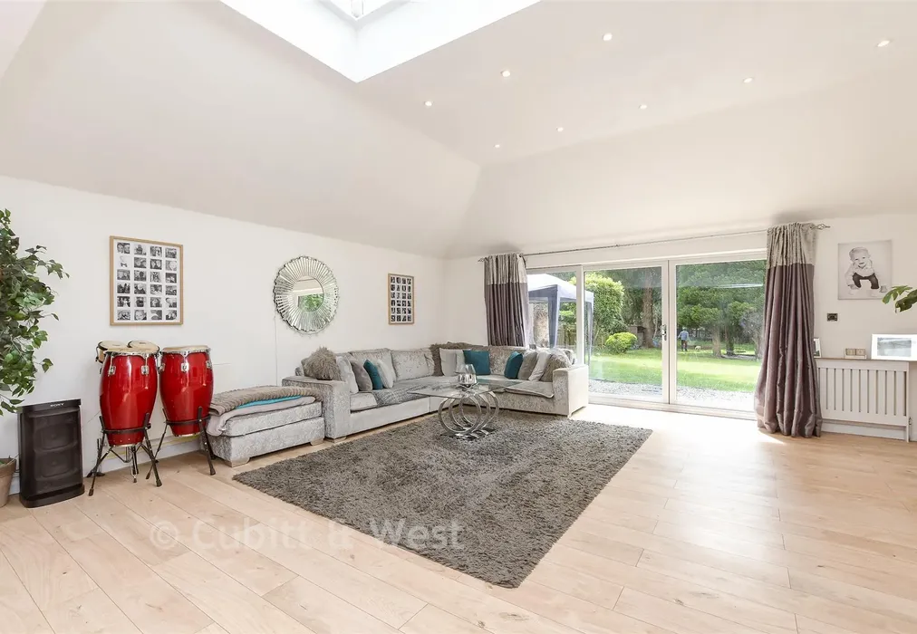 Lounge - Woodroyd Gardens, Horley, Surrey - Wards of Kent