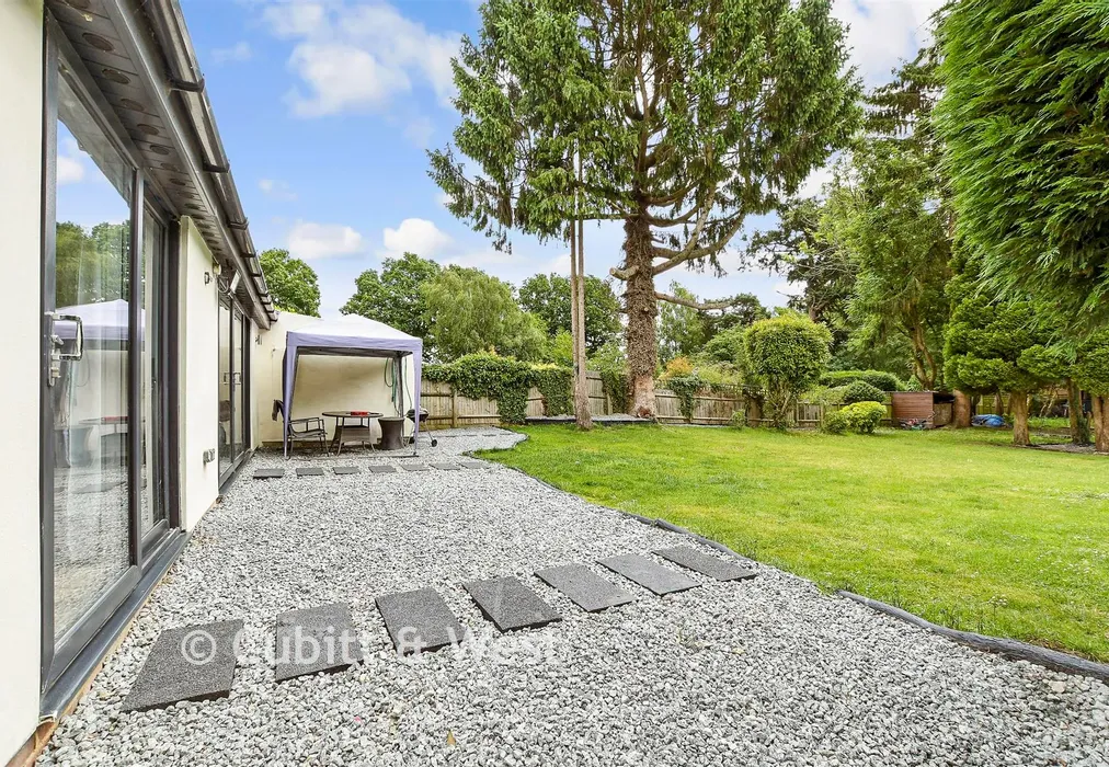 Patio / Decking - Woodroyd Gardens, Horley, Surrey - Wards of Kent