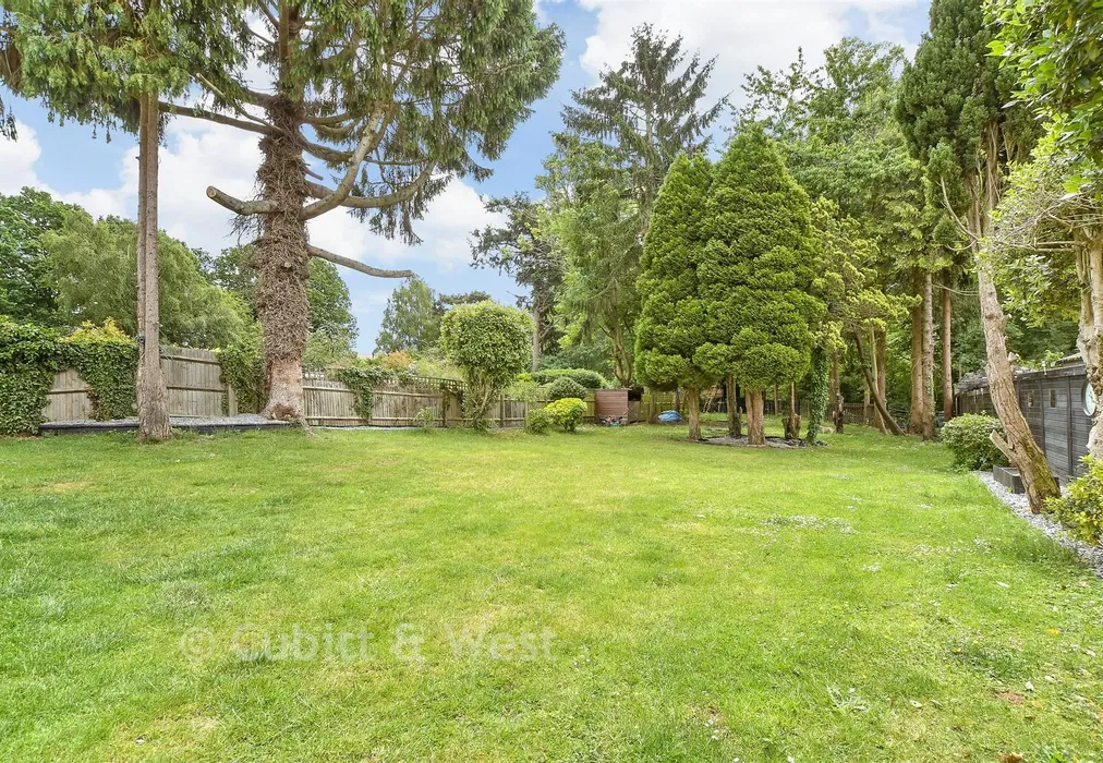 Rear Garden - Woodroyd Gardens, Horley, Surrey - Wards of Kent