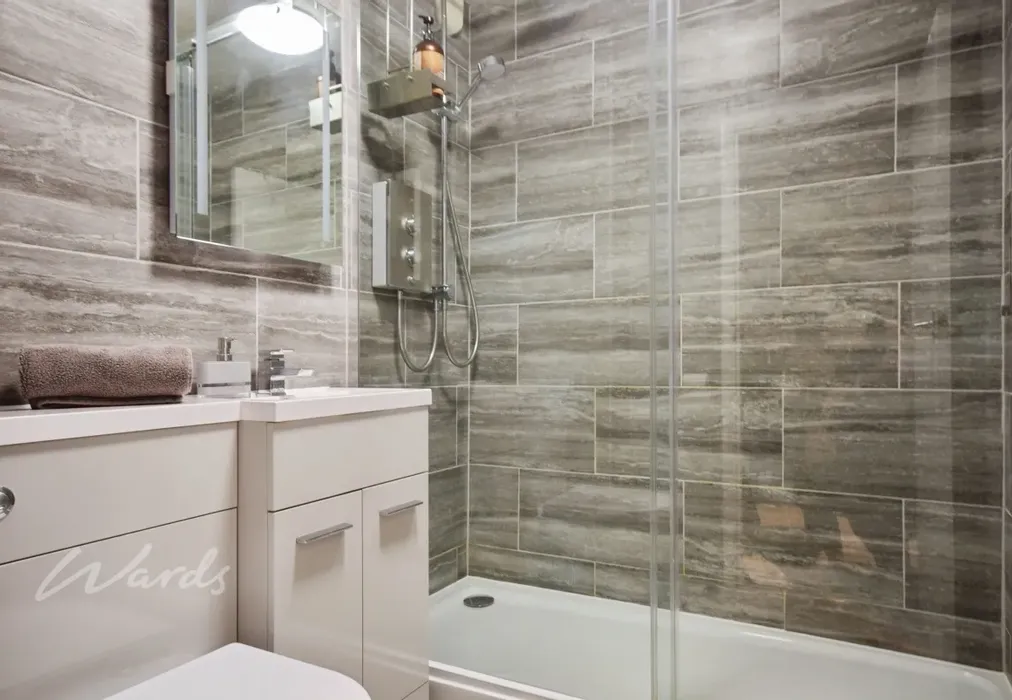 vic house shower use - Victoria Parade Ramsgate CT11 - Wards of Kent