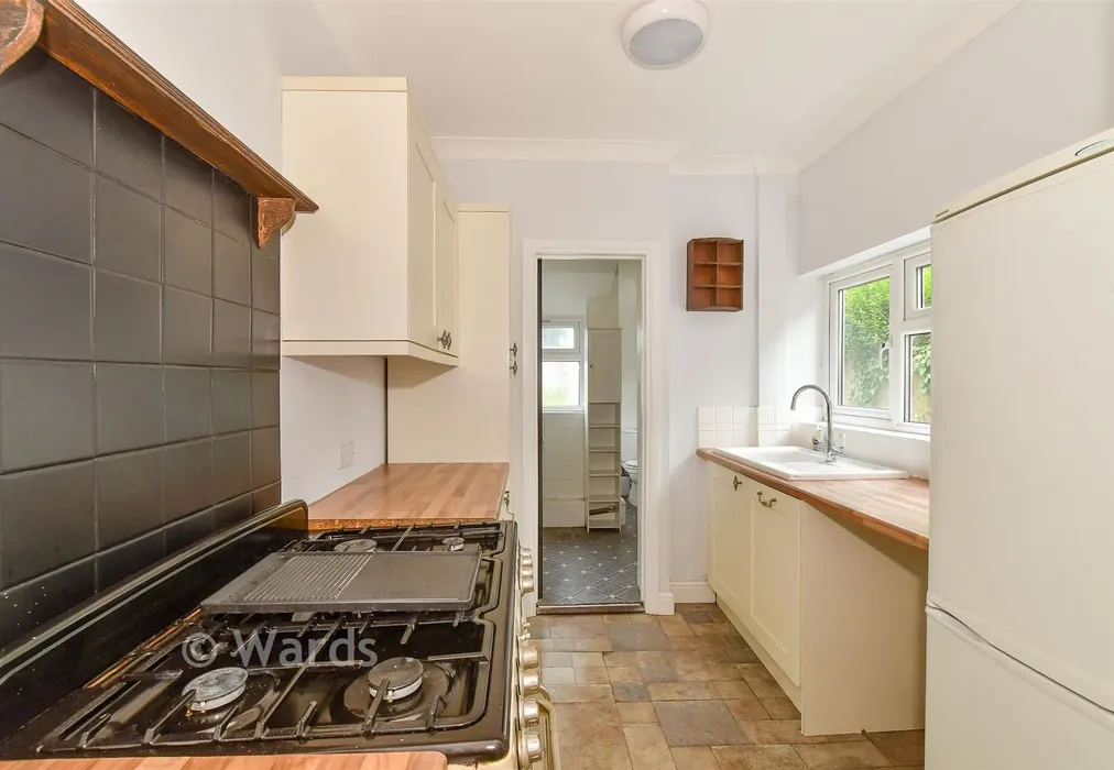 Kitchen - Sturry Hill, Sturry, Kent - Wards of Kent