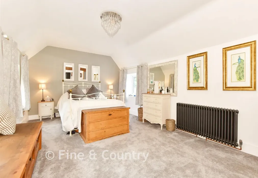 Main Bedroom - Wick Lane, Woolage Green, Kent - Wards of Kent