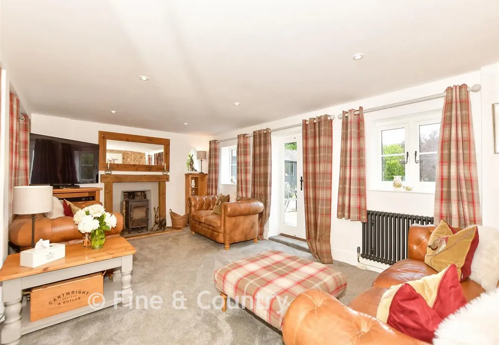 Lounge - Wick Lane, Woolage Green, Kent - Wards of Kent