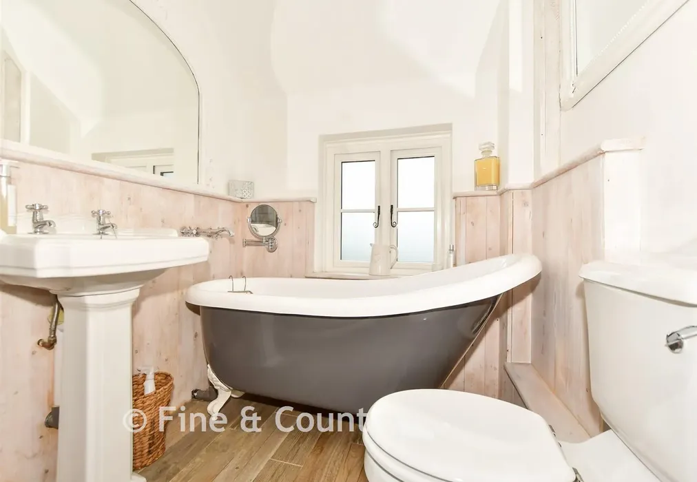 Bathroom - Wick Lane, Woolage Green, Kent - Wards of Kent