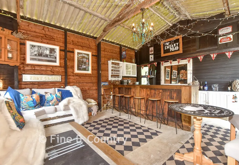 Room 1 - Wick Lane, Woolage Green, Kent - Wards of Kent