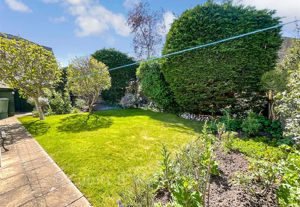 Garden 6* - Christchurch Road, Worthing, West Sussex - Wards of Kent