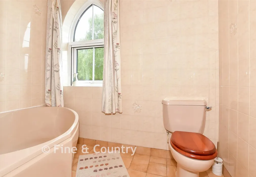 Bathroom - Hicks Forstal Road, Hoath, Canterbury, Kent - Wards of Kent