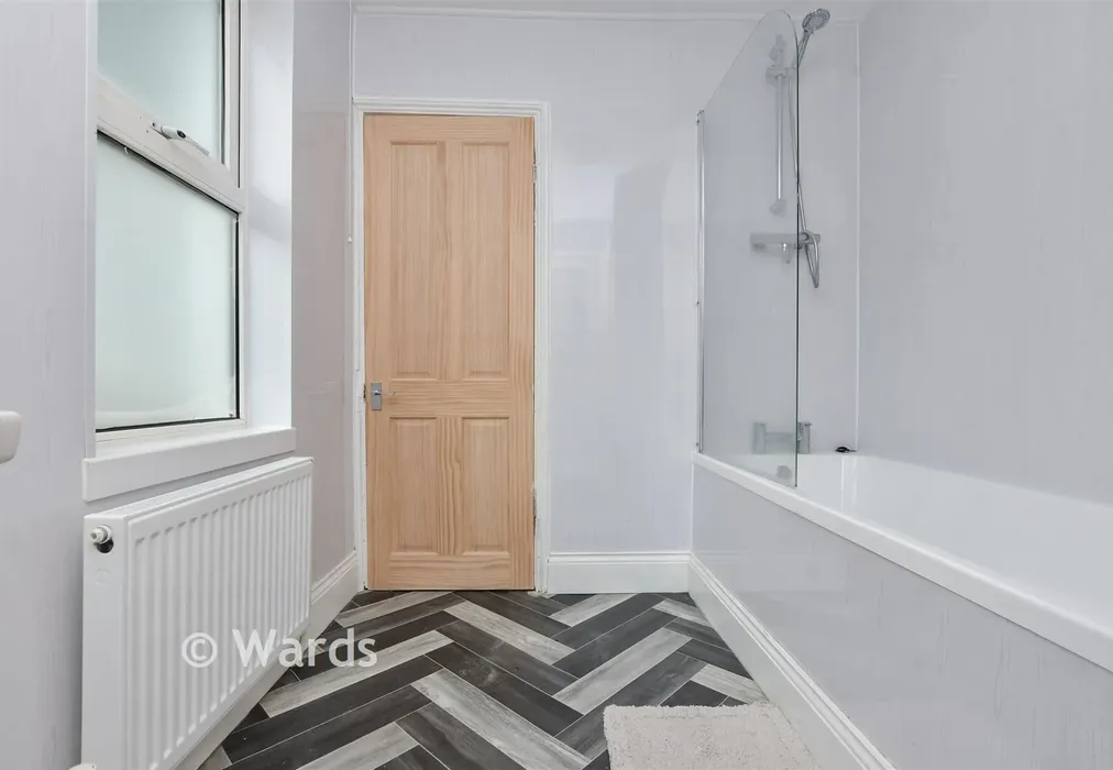 Bathroom - Clifton Gardens, Margate, Kent - Wards of Kent