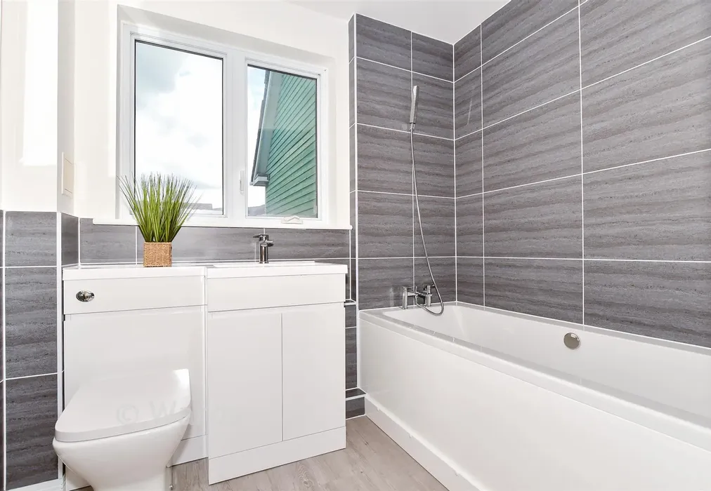 En-Suite Bathroom - Lambe Close, Snodland, Kent - Wards of Kent