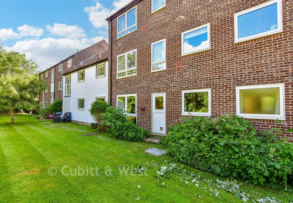 Communal Gardens - Dial Close, Barnham, West Sussex - Wards of Kent