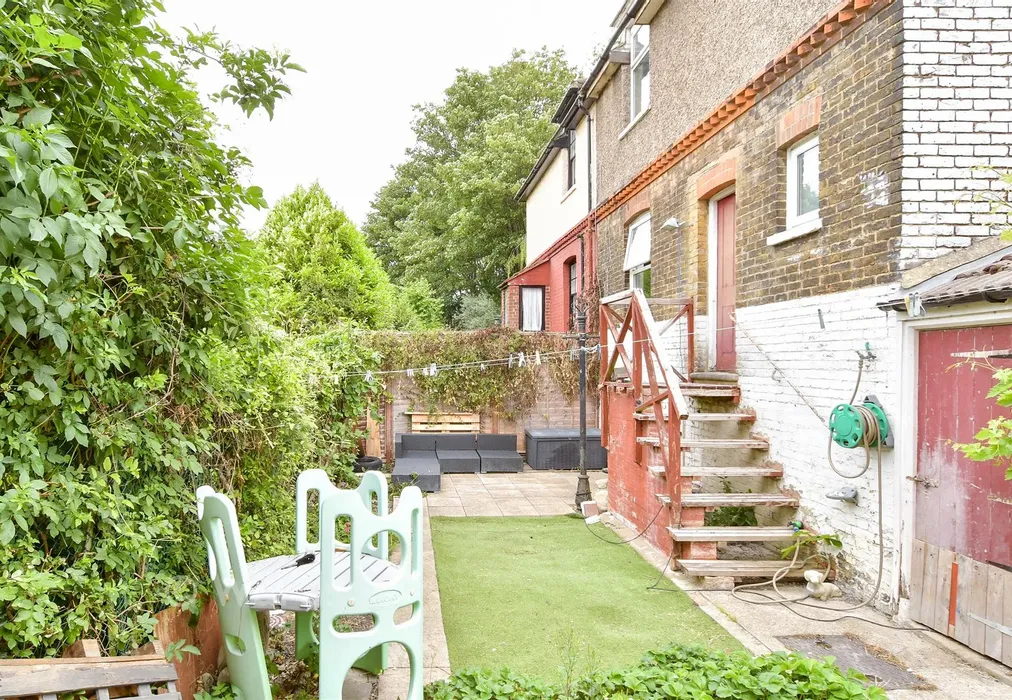 Rear Garden - Backfields, Rochester, Kent - Wards of Kent