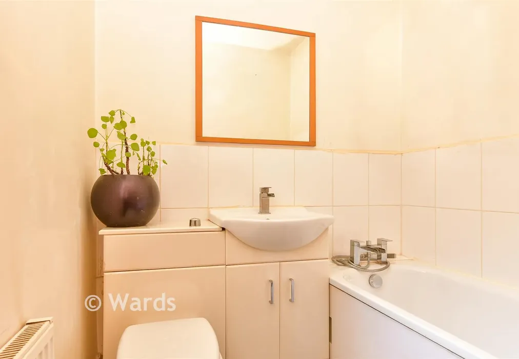 Bathroom - Backfields, Rochester, Kent - Wards of Kent