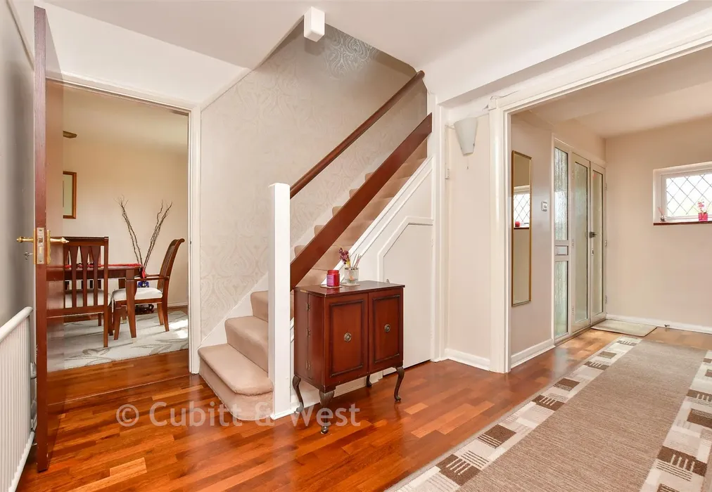 Entrance Hall - Harefield Avenue, South Cheam, Surrey - Wards of Kent