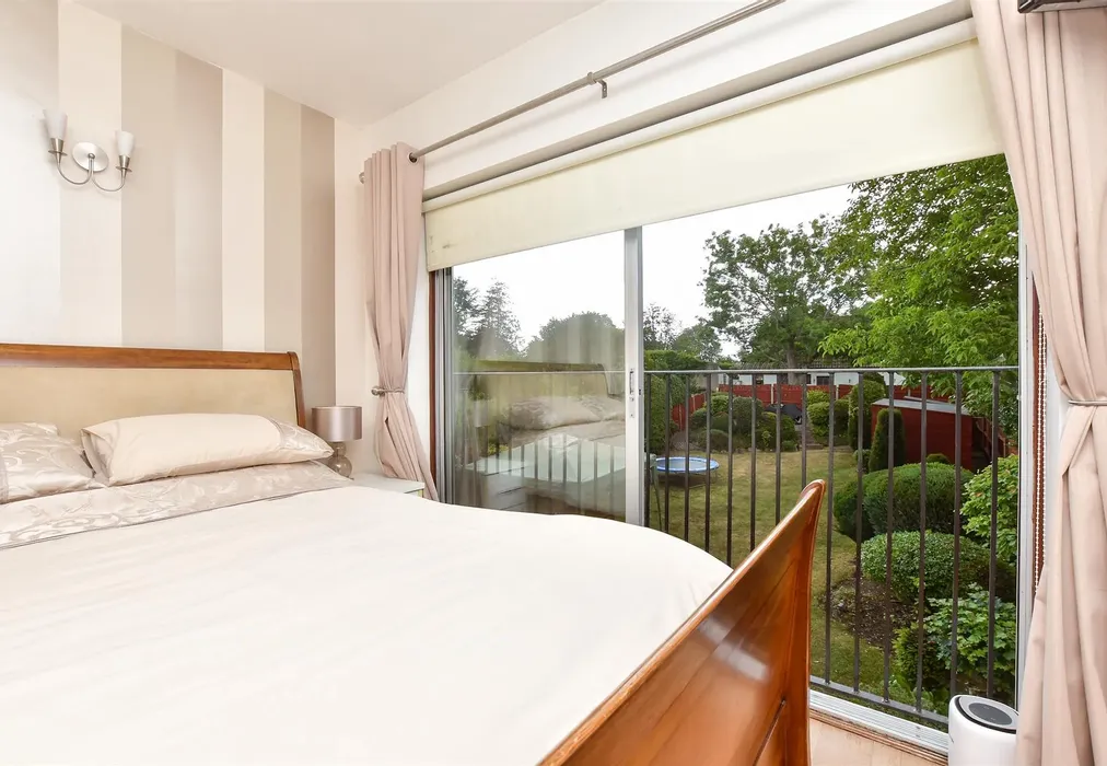 Internal Lifestyle Photograph - Harefield Avenue, South Cheam, Surrey - Wards of Kent