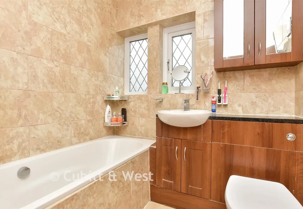 Bathroom - Harefield Avenue, South Cheam, Surrey - Wards of Kent