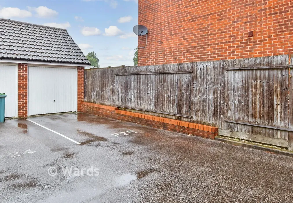 Driveway/Parking - The Farrows, Maidstone, Kent - Wards of Kent