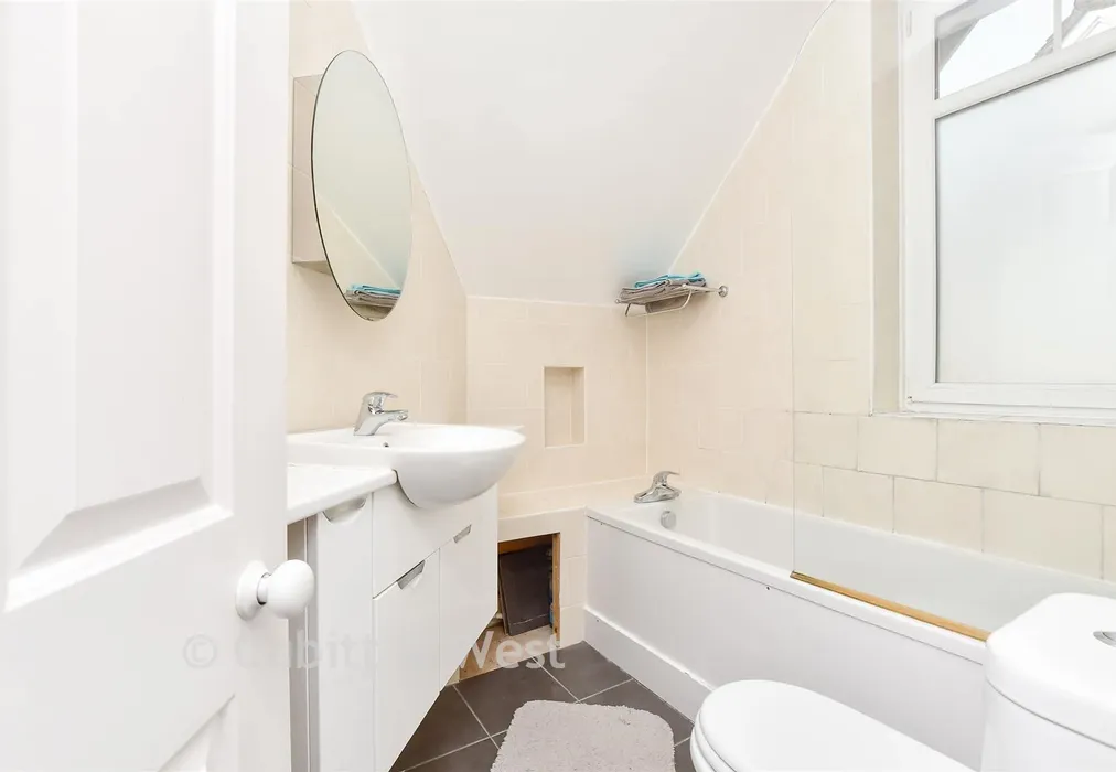 Bathroom - Cedar Road, Sutton, Surrey - Wards of Kent