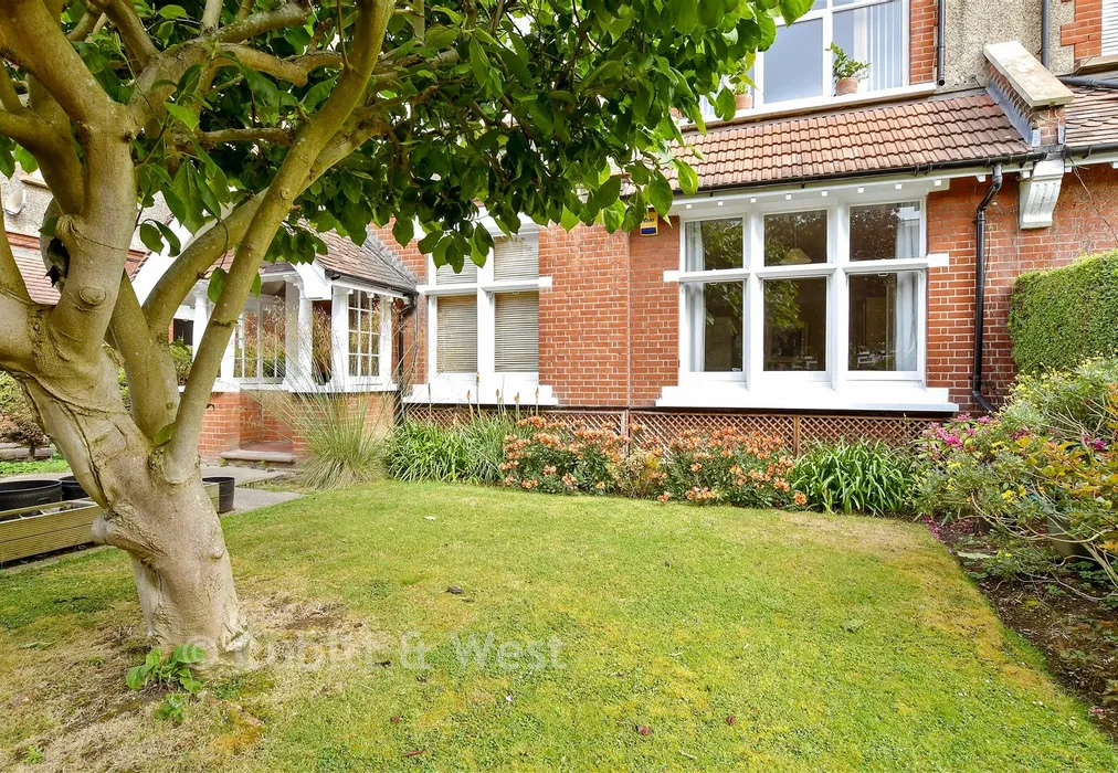 Front Garden - Cedar Road, Sutton, Surrey - Wards of Kent