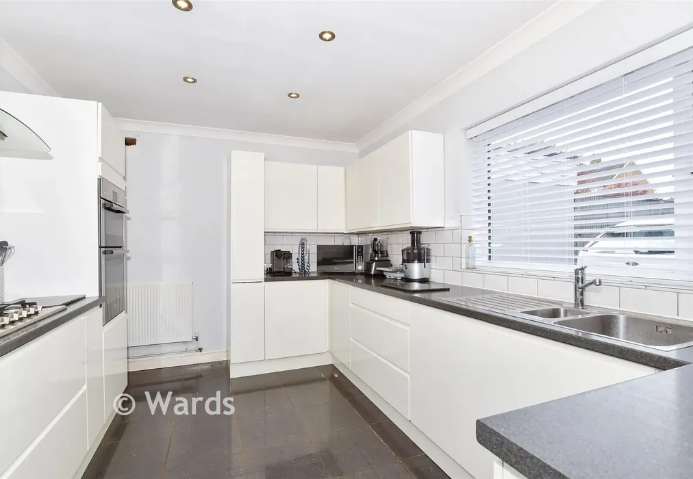 Kitchen - Woodlands, Coxheath, Maidstone, Kent - Wards of Kent