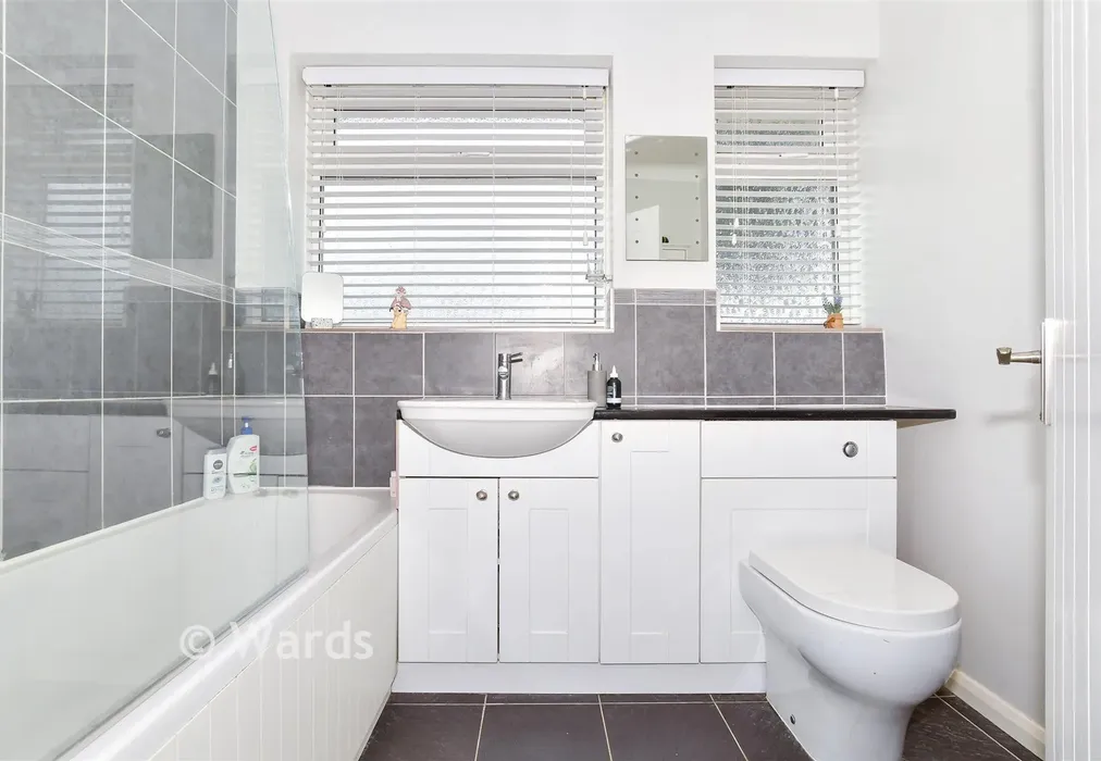 Bathroom - Woodlands, Coxheath, Maidstone, Kent - Wards of Kent
