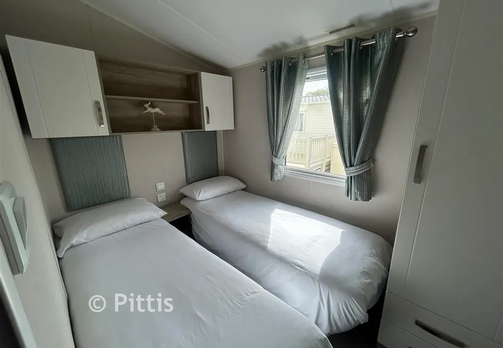 Bedroom 2 - Rookley Country Park, Rookley, Isle of Wight - Wards of Kent