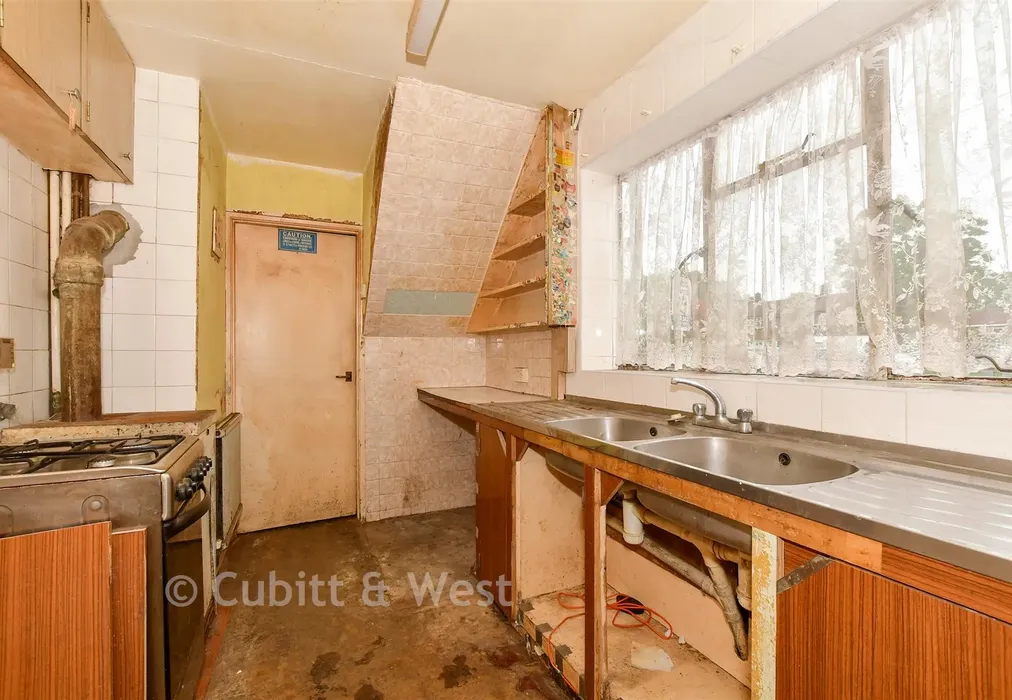 Kitchen - Kirdford Close, Crawley, West Sussex - Wards of Kent