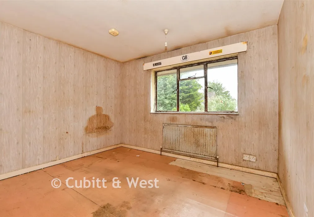 Bedroom 1 - Kirdford Close, Crawley, West Sussex - Wards of Kent