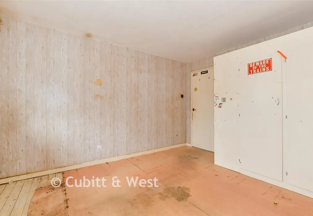 Bedroom 1 - Kirdford Close, Crawley, West Sussex - Wards of Kent
