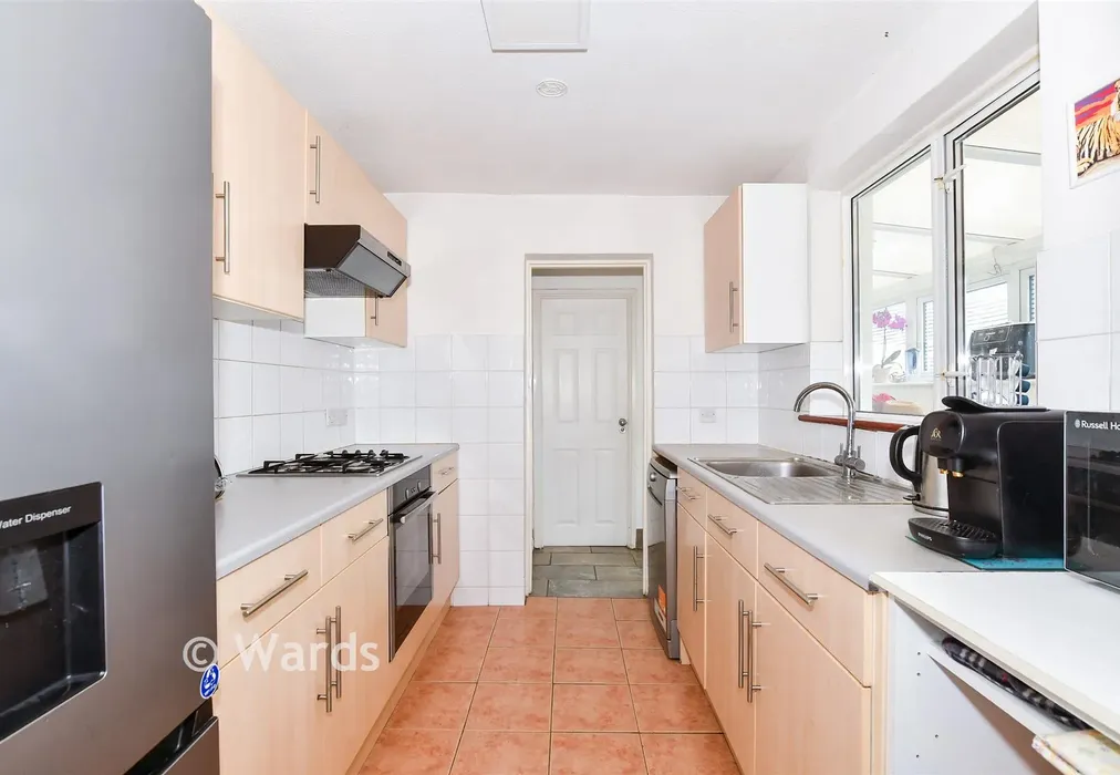 Kitchen - Portland Place, Snodland, Kent - Wards of Kent