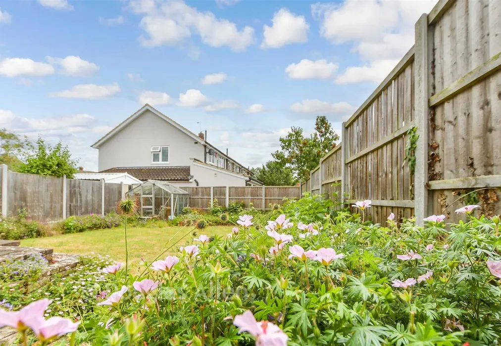 External Lifestyle - Falkirk Close, Hornchurch, Essex - Wards of Kent