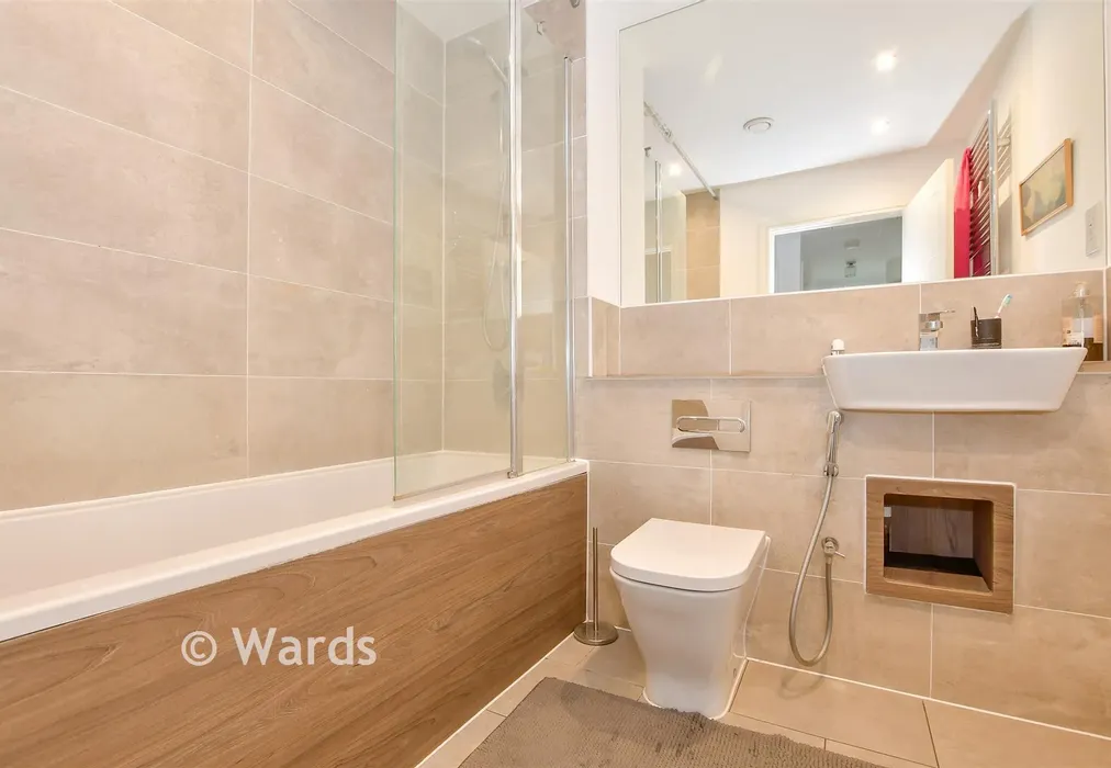 Bathroom - Bella Rosa Drive, Langley, Kent - Wards of Kent
