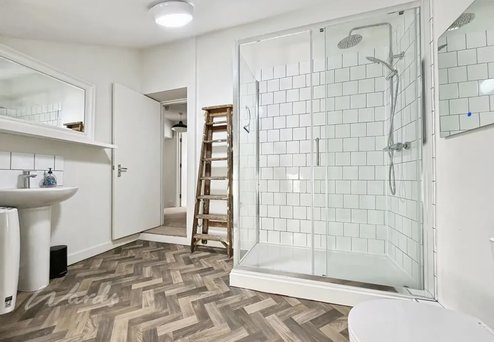 Albion 9 shower use - Albion Street Broadstairs CT10 - Wards of Kent