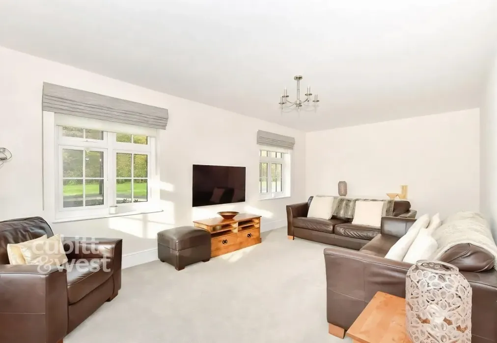 8b7cc5fc-lounge - Champions Place Hickstead RH17 - Wards of Kent
