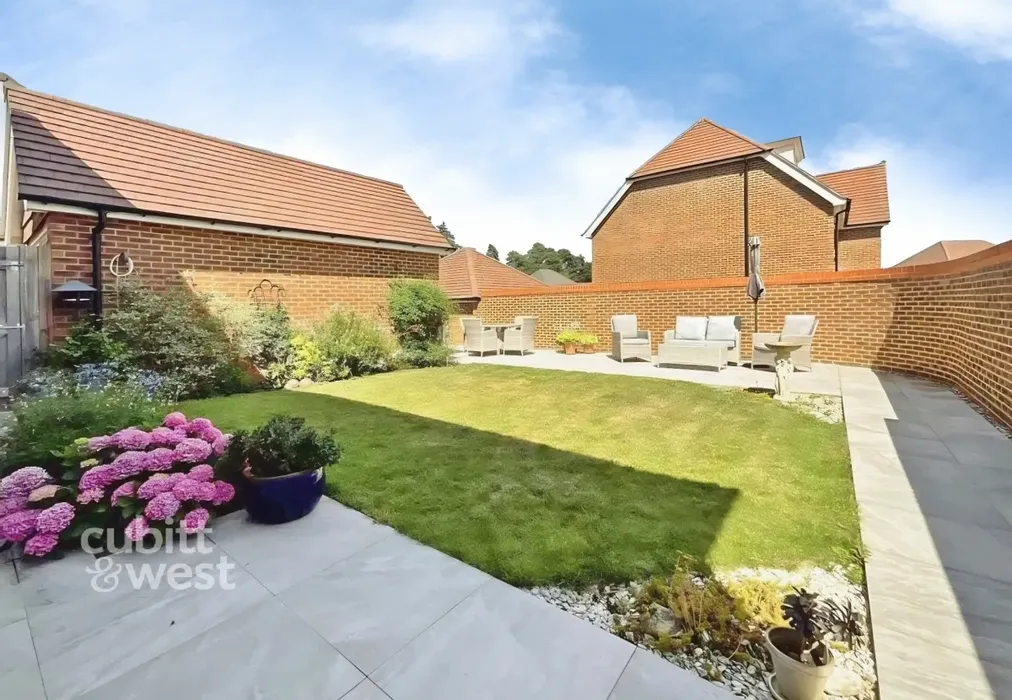 736cf8d9-Garden - Champions Place Hickstead RH17 - Wards of Kent