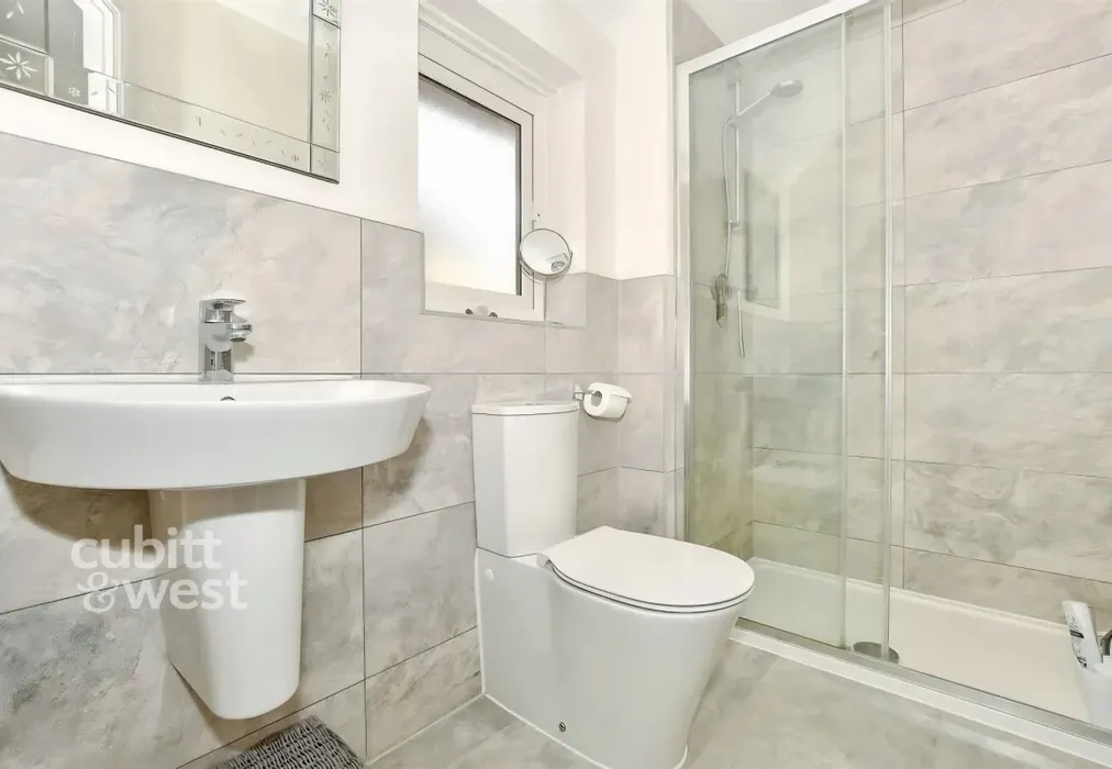 0e287d0a-En-Suite - Champions Place Hickstead RH17 - Wards of Kent